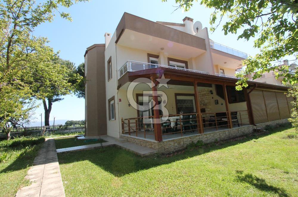 Ayvalık ‘da Kiralık Eşyalı Villa – Kumsalda Güneşlenmek İyi Gelecek