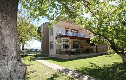 Ayvalık ‘da Kiralık Eşyalı Villa – Kumsalda Güneşlenmek İyi Gelecek