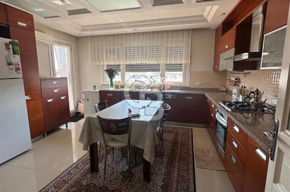 Florya Şenlikköy Site İçerisinde Satılık 4+1 Daire