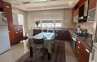 Florya Şenlikköy Site İçerisinde Satılık 4+1 Daire