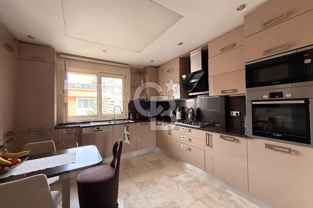 Florya Merkezi Konumda Satılık 4+1 Daire