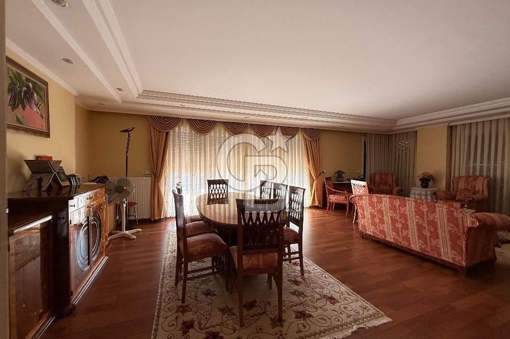 Florya Şenlikköy Site İçerisinde Satılık 4+1 Daire