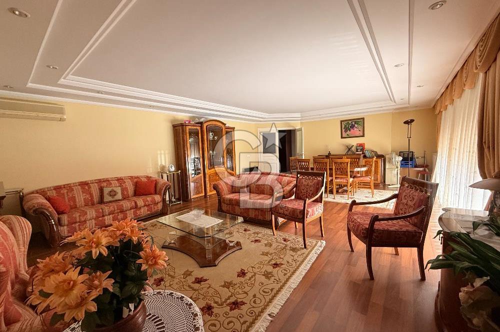 Florya Şenlikköy Site İçerisinde Satılık 4+1 Daire