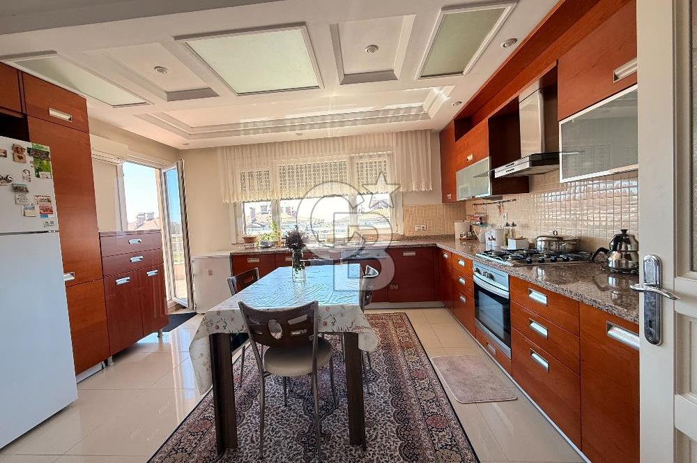 Florya Şenlikköy Site İçerisinde Satılık 4+1 Daire