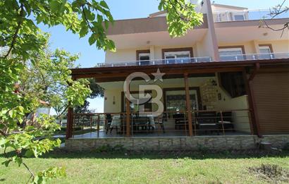 Ayvalık ‘da Kiralık Eşyalı Villa – Kumsalda Güneşlenmek İyi Gelecek
