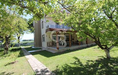 Ayvalık ‘da Kiralık Eşyalı Villa – Kumsalda Güneşlenmek İyi Gelecek
