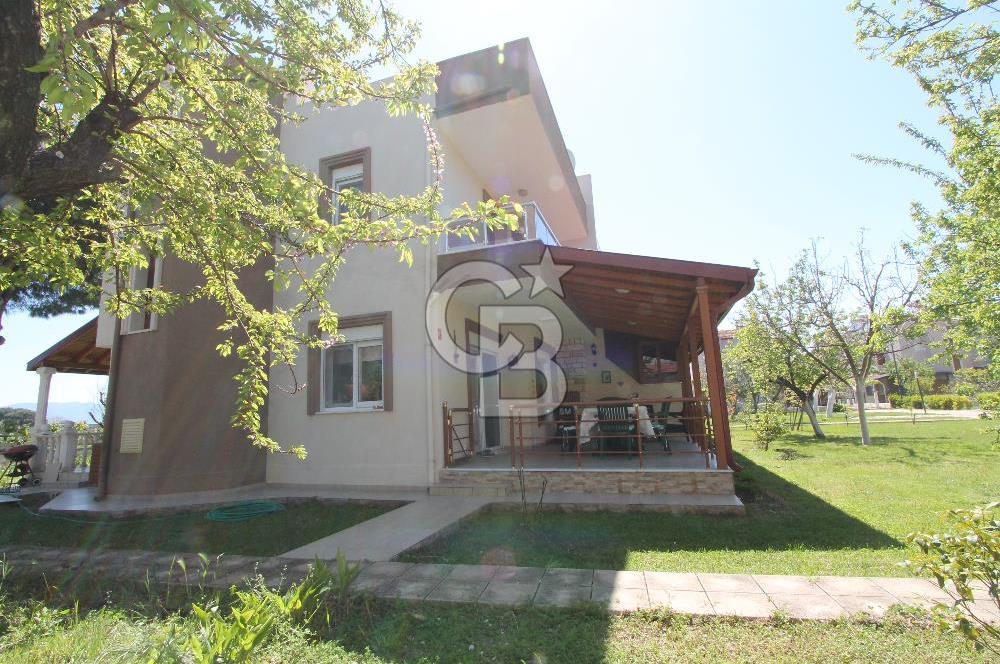 Ayvalık ‘da Kiralık Eşyalı Villa – Kumsalda Güneşlenmek İyi Gelecek