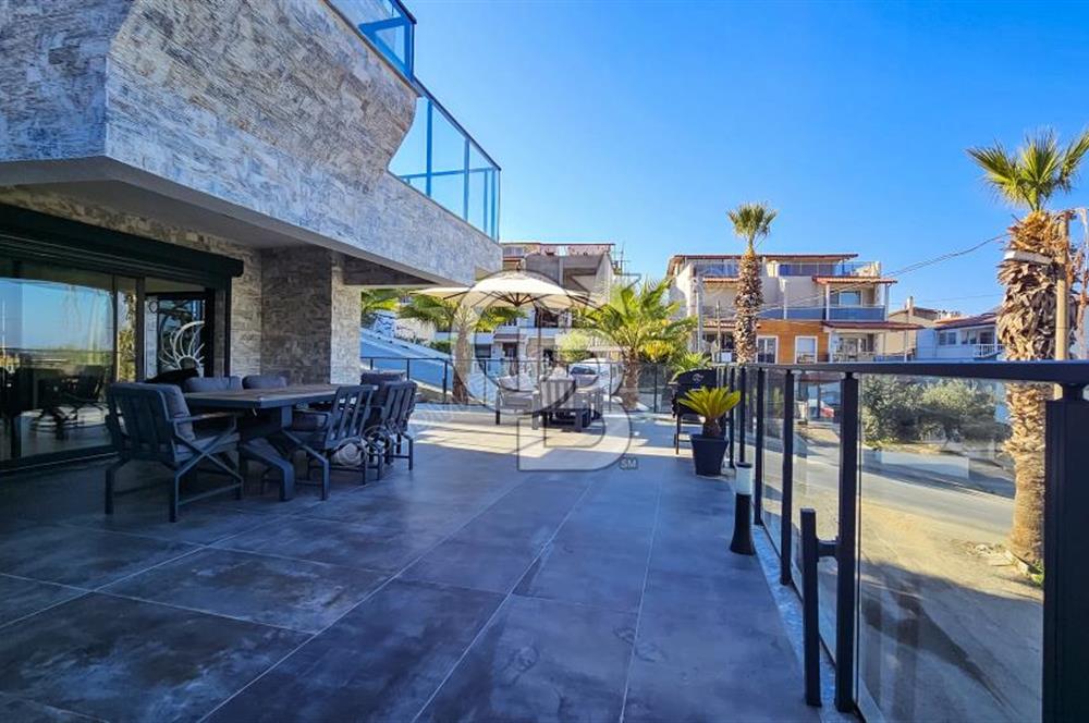 Kuşadası Deniz Manzaralı Ultra Lüks Satılık 5+2 Villa