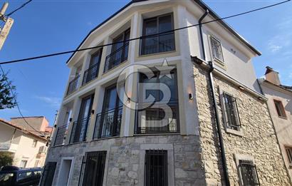 Urla Merkez de Kiralık Lüks Sıfır Tripleks Villa