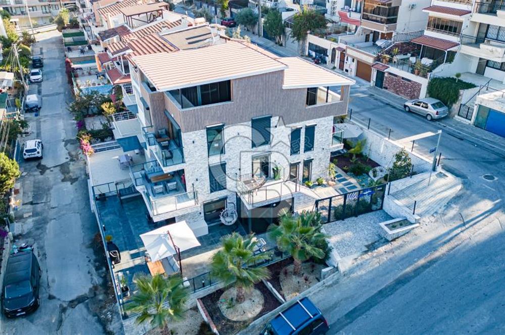 Kuşadası Deniz Manzaralı Ultra Lüks Satılık 5+2 Villa