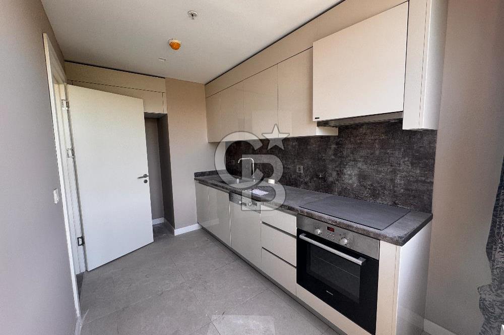 Topkapı İnistanbul Sitesinde Havuz Cepheli 2+1 Kiralık Daire