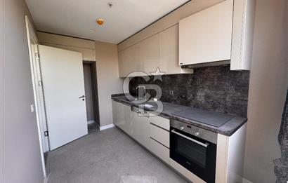 Topkapı İnistanbul Sitesinde Havuz Cepheli 2+1 Kiralık Daire