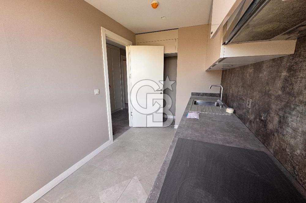 Topkapı İnistanbul Sitesinde Havuz Cepheli 2+1 Kiralık Daire