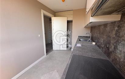 Topkapı İnistanbul Sitesinde Havuz Cepheli 2+1 Kiralık Daire