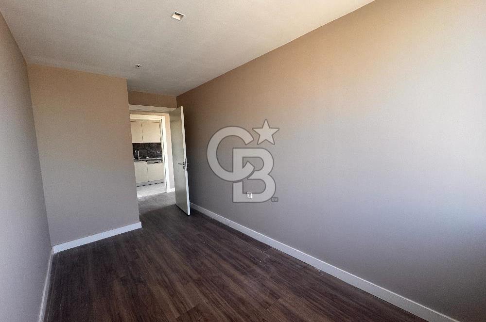 Topkapı İnistanbul Sitesinde Havuz Cepheli 2+1 Kiralık Daire