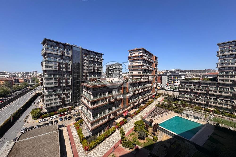 Topkapı İnistanbul Sitesinde Havuz Cepheli 2+1 Kiralık Daire