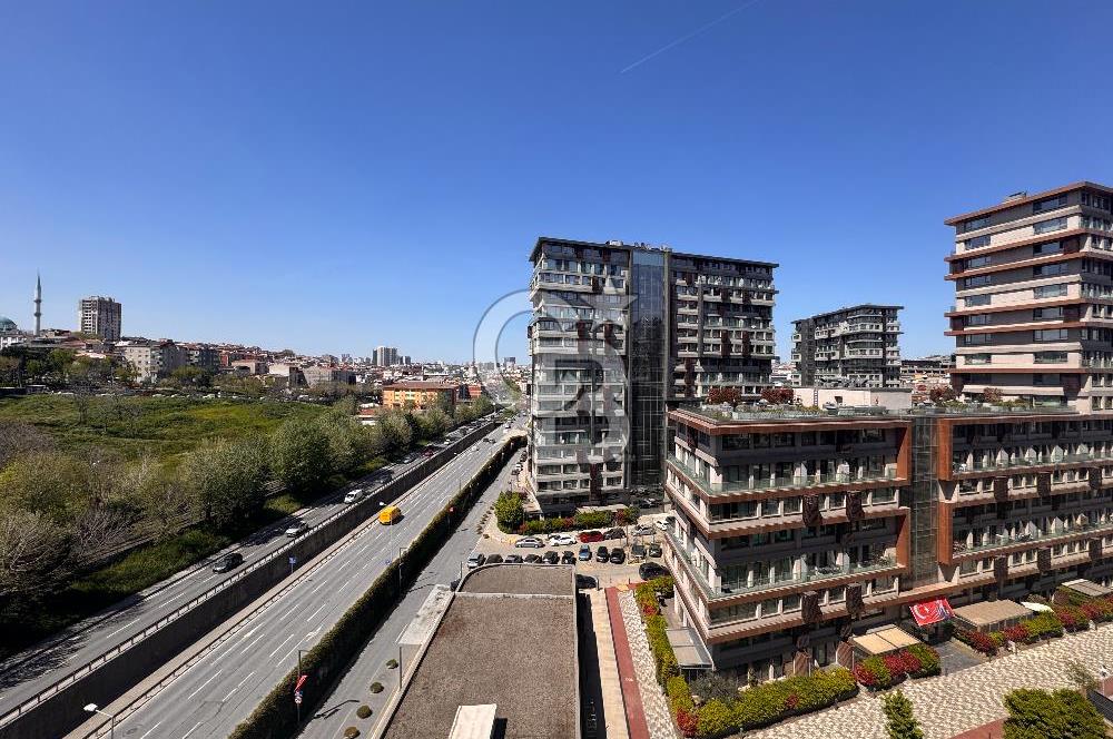 Topkapı İnistanbul Sitesinde Havuz Cepheli 2+1 Kiralık Daire