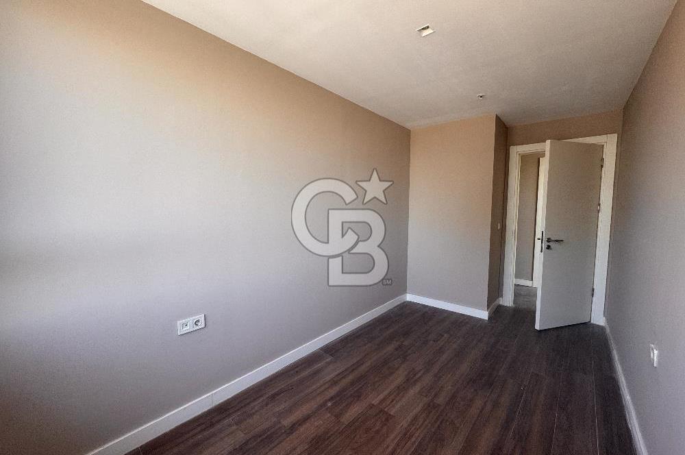 Topkapı İnistanbul Sitesinde Havuz Cepheli 2+1 Kiralık Daire