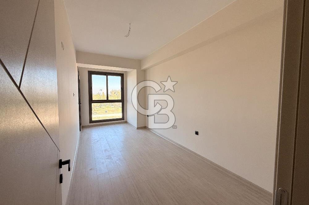 Seyrek'te Merkezi Konumda Geniş Lüx 1+1 Daire