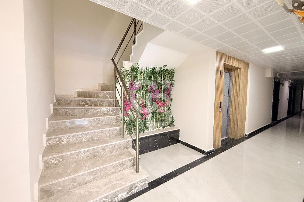 Seyrek'te Merkezi Konumda Geniş Lüx 1+1 Daire