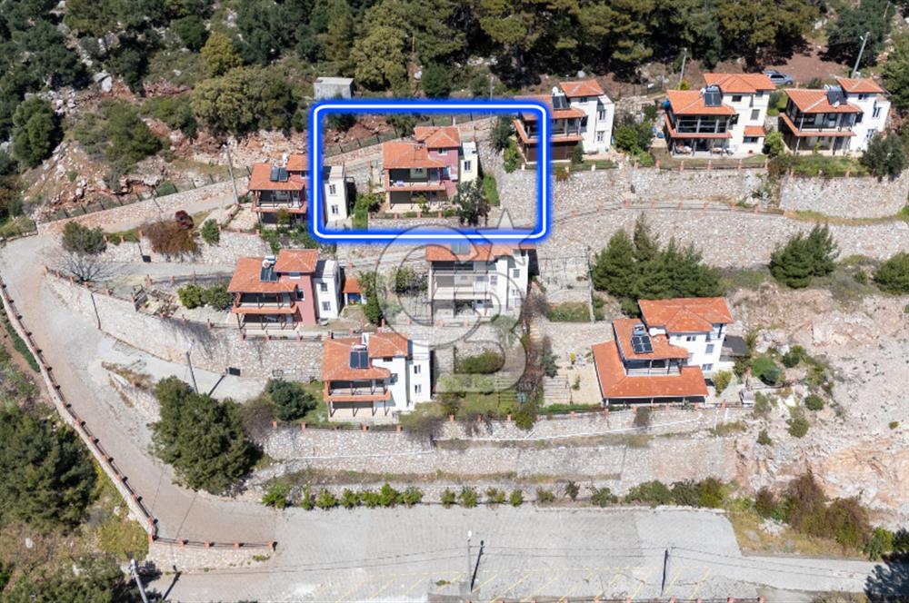 Sarıgerme'de Deniz Manzaralı Kiralık 3+1 Bahçe Tripleksi