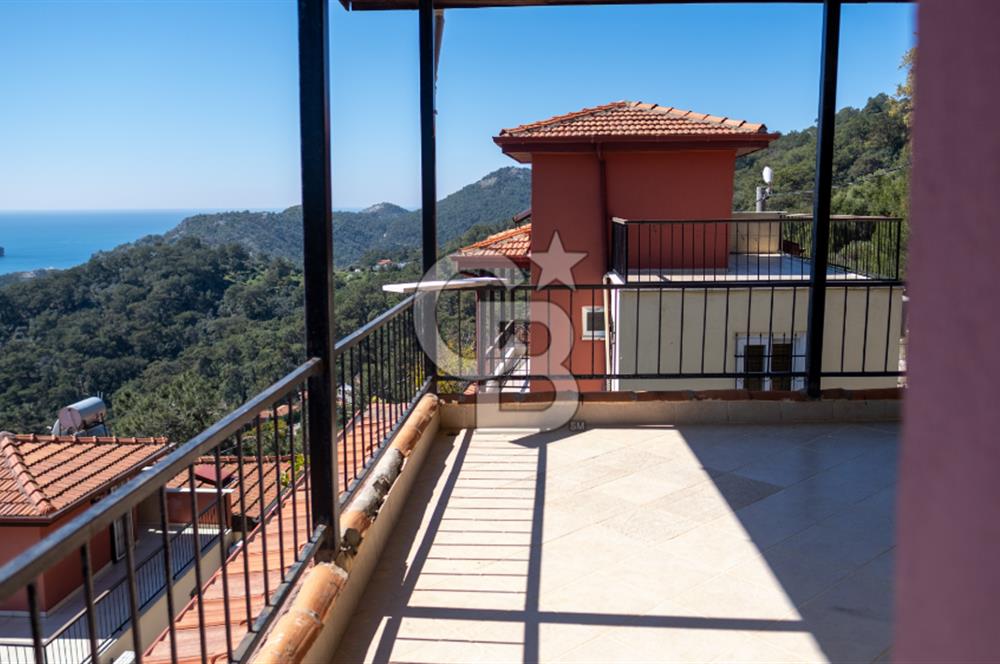 Sarıgerme'de Deniz Manzaralı Kiralık 3+1 Bahçe Tripleksi