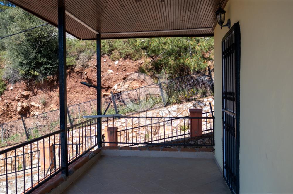 Sarıgerme'de Deniz Manzaralı Kiralık 3+1 Bahçe Tripleksi