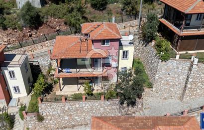 Sarıgerme'de Deniz Manzaralı Kiralık 3+1 Bahçe Tripleksi