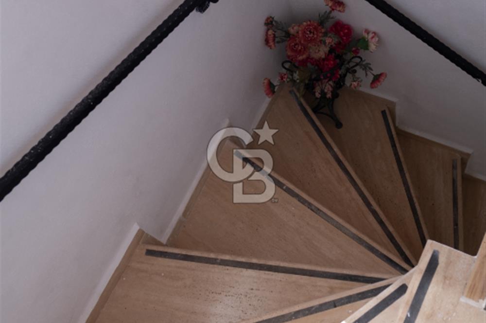 Sarıgerme'de Deniz Manzaralı Kiralık 3+1 Bahçe Tripleksi