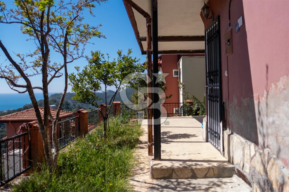 Sarıgerme'de Deniz Manzaralı Kiralık 3+1 Bahçe Tripleksi
