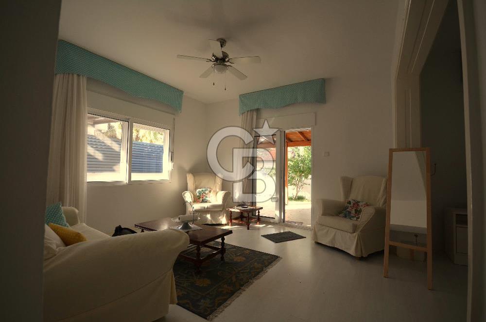 Çeşme Ilıca  Kiralık Bahçe Kullanımlı Teraslı  Eşyalı 2+1 