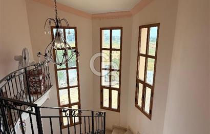 İskele Bahçeler Bölgesinde Satılık Havuzlu Villa !!!