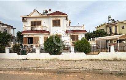 İskele Bahçeler Bölgesinde Satılık Havuzlu Villa !!!