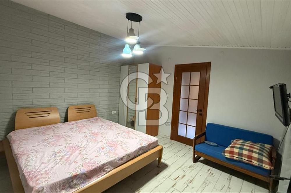 Sahile Yürüyüş Mesafesinde Bahçe İçinde Tripleks Köşe Villa