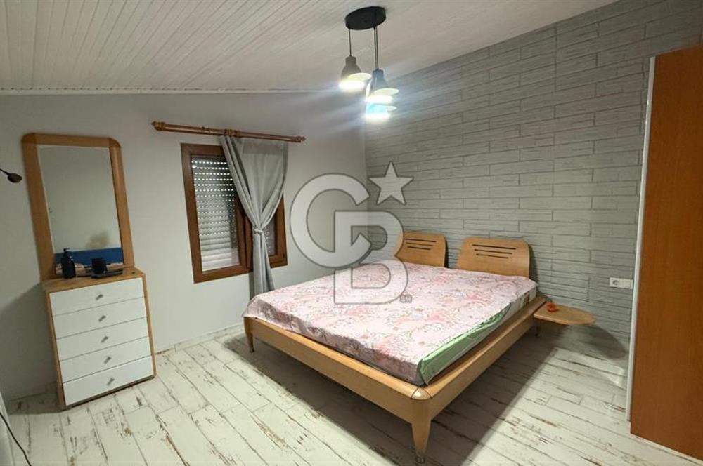 Sahile Yürüyüş Mesafesinde Bahçe İçinde Tripleks Köşe Villa