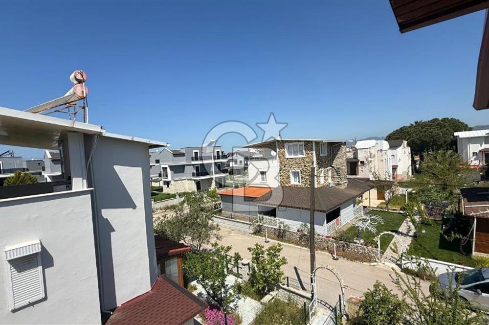 Sahile Yürüyüş Mesafesinde Bahçe İçinde Tripleks Köşe Villa