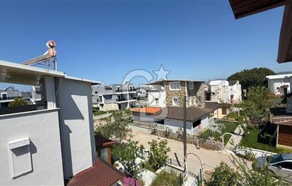 Sahile Yürüyüş Mesafesinde Bahçe İçinde Tripleks Köşe Villa