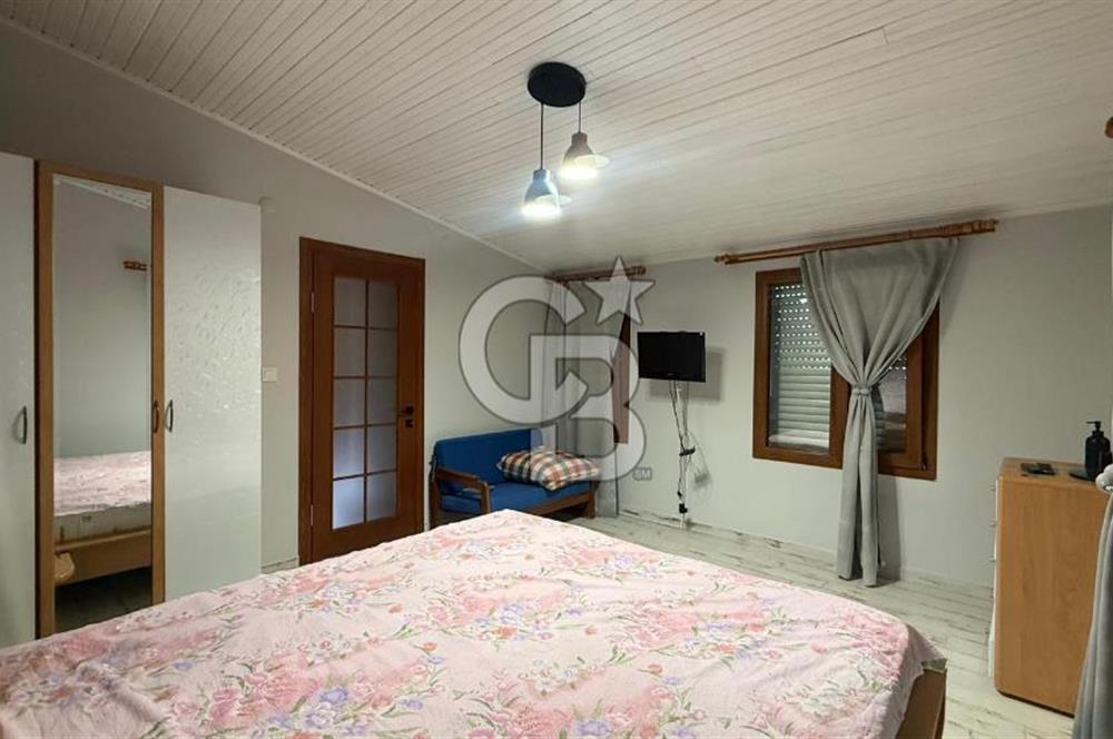 Sahile Yürüyüş Mesafesinde Bahçe İçinde Tripleks Köşe Villa