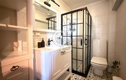 Sahile Yürüyüş Mesafesinde Bahçe İçinde Tripleks Köşe Villa