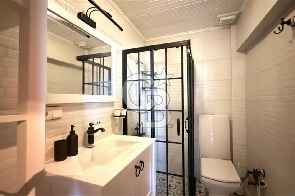 Sahile Yürüyüş Mesafesinde Bahçe İçinde Tripleks Köşe Villa