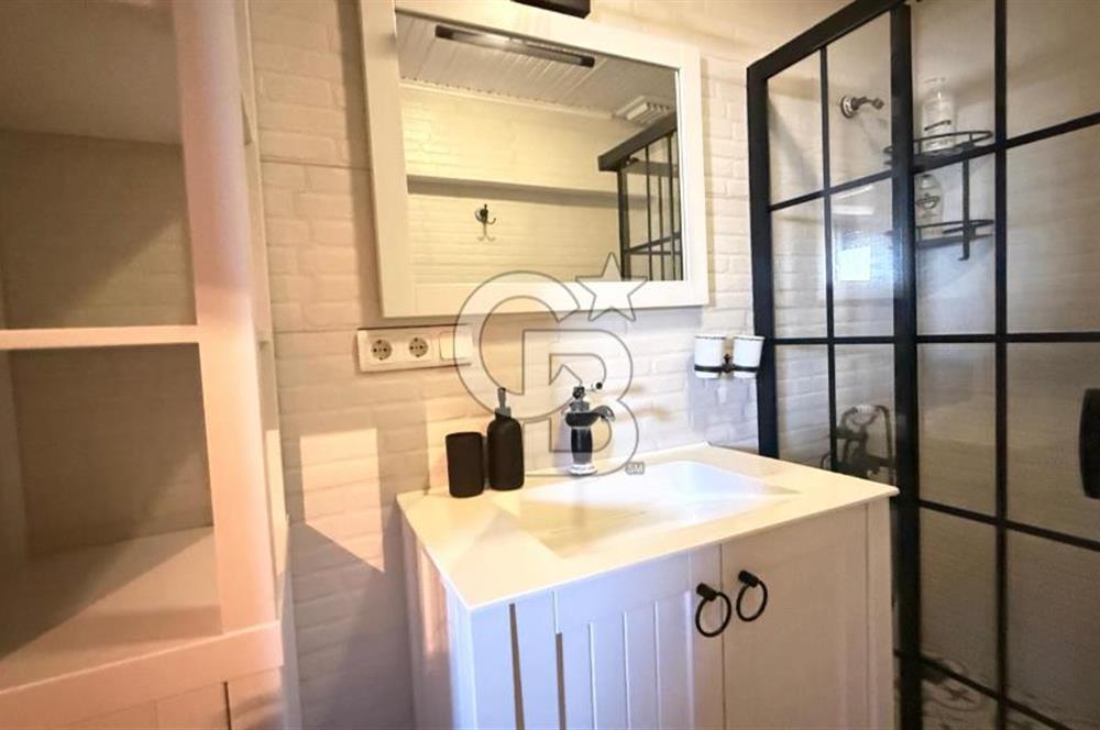 Sahile Yürüyüş Mesafesinde Bahçe İçinde Tripleks Köşe Villa