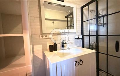 Sahile Yürüyüş Mesafesinde Bahçe İçinde Tripleks Köşe Villa