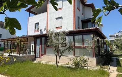 Sahile Yürüyüş Mesafesinde Bahçe İçinde Tripleks Köşe Villa