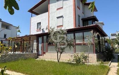 Sahile Yürüyüş Mesafesinde Bahçe İçinde Tripleks Köşe Villa