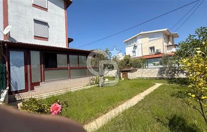 Sahile Yürüyüş Mesafesinde Bahçe İçinde Tripleks Köşe Villa