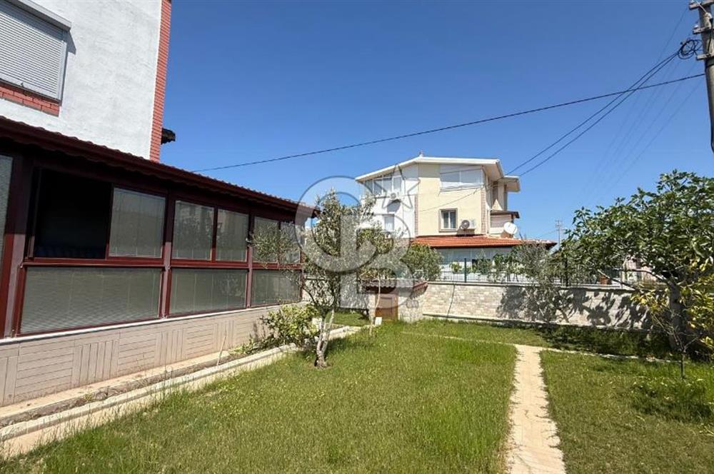 Sahile Yürüyüş Mesafesinde Bahçe İçinde Tripleks Köşe Villa