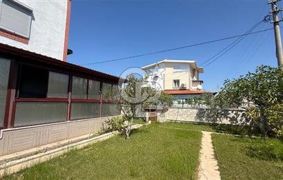 Sahile Yürüyüş Mesafesinde Bahçe İçinde Tripleks Köşe Villa