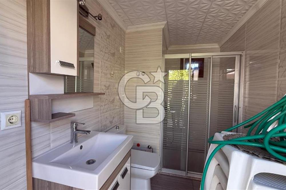 Sahile Yürüyüş Mesafesinde Bahçe İçinde Tripleks Köşe Villa