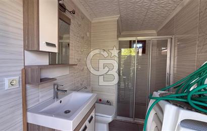 Sahile Yürüyüş Mesafesinde Bahçe İçinde Tripleks Köşe Villa