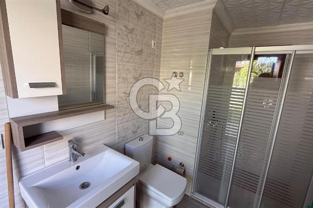 Sahile Yürüyüş Mesafesinde Bahçe İçinde Tripleks Köşe Villa